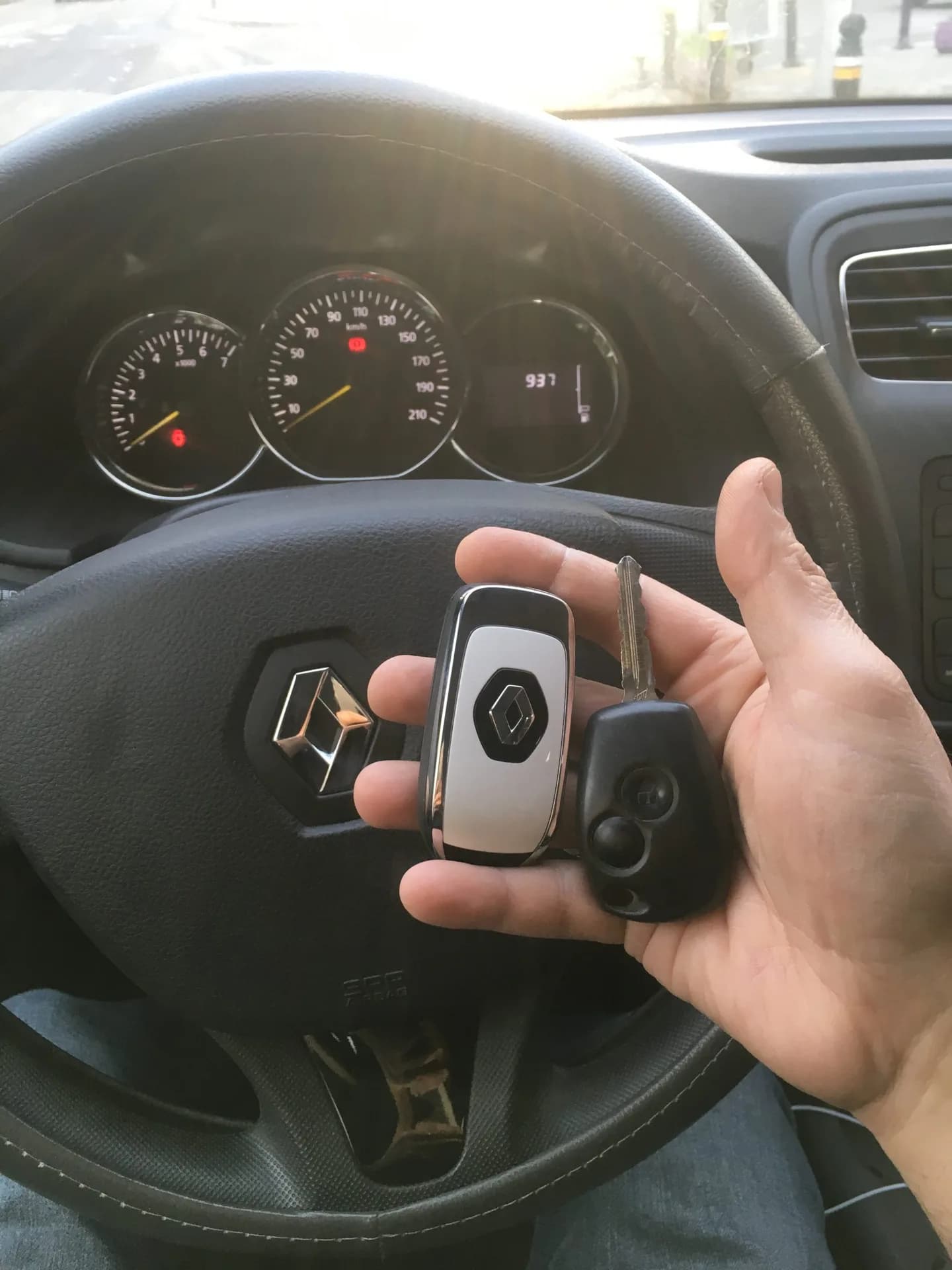 Renault Symbol Oto Anahtarı